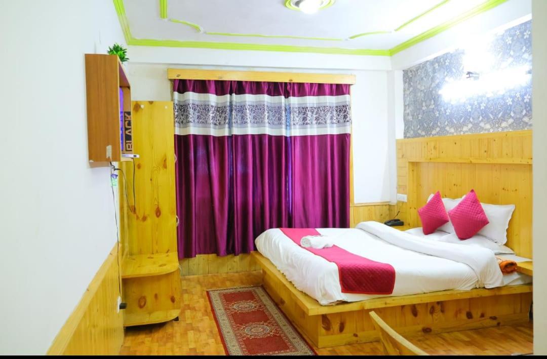 Hilltop At Mall Road With Open Terrace Manali (Himachal Pradesh)