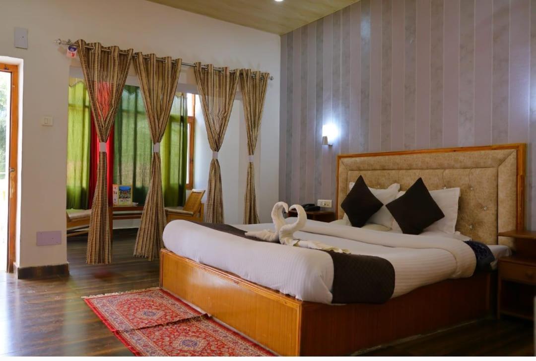 Hotel Hilltop At Mall Road With Open Terrace