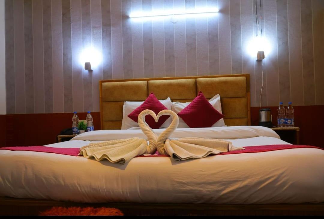 Hotel Hilltop At Mall Road With Open Terrace