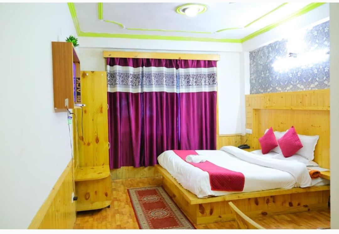 Hilltop At Mall Road With Open Terrace Hotel Manali (Himachal Pradesh)