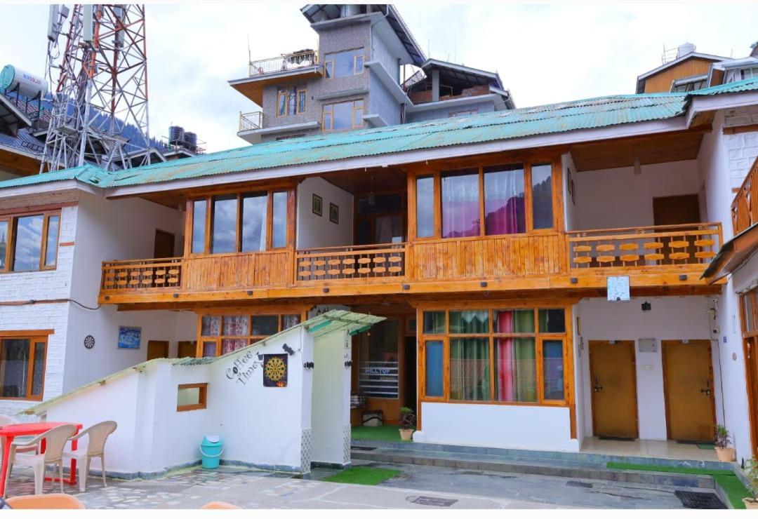 Hilltop At Mall Road With Open Terrace Hotel 2*