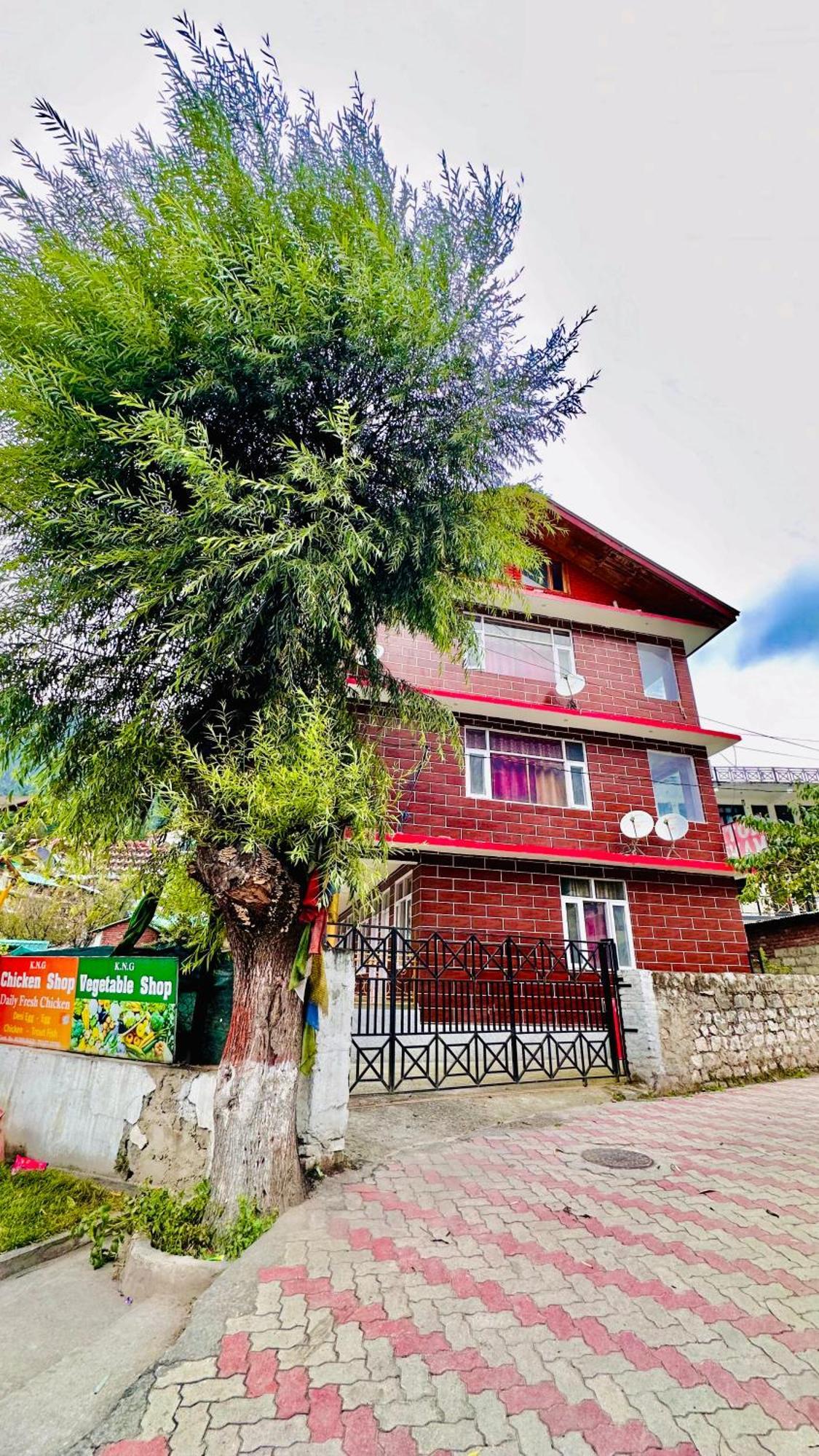 Manu Vatika Near Mall Road, *