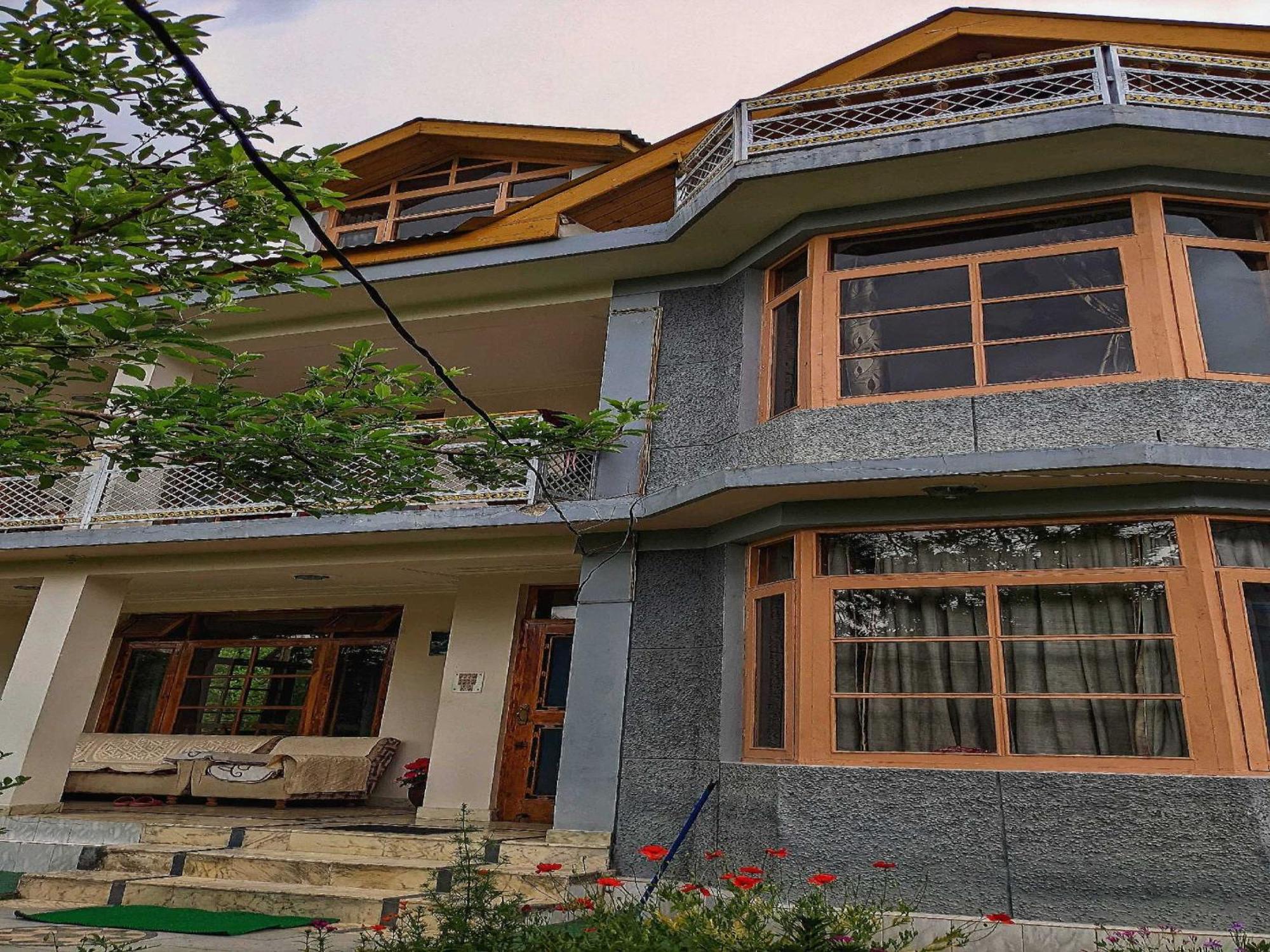 Hotel O Singh Saab Cotages Manali (Himachal Pradesh)