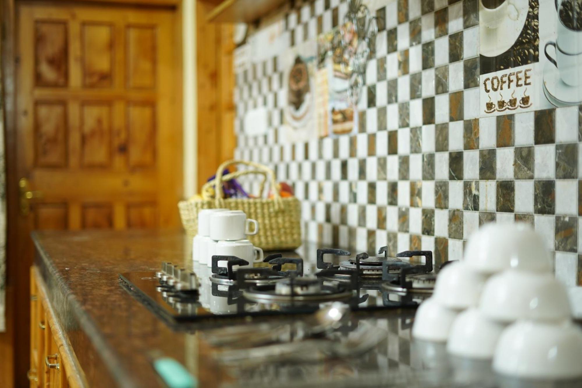 Shree Ram Cottage, ! 1,2,3 Bedroom Luxury Available Manali (Himachal Pradesh)