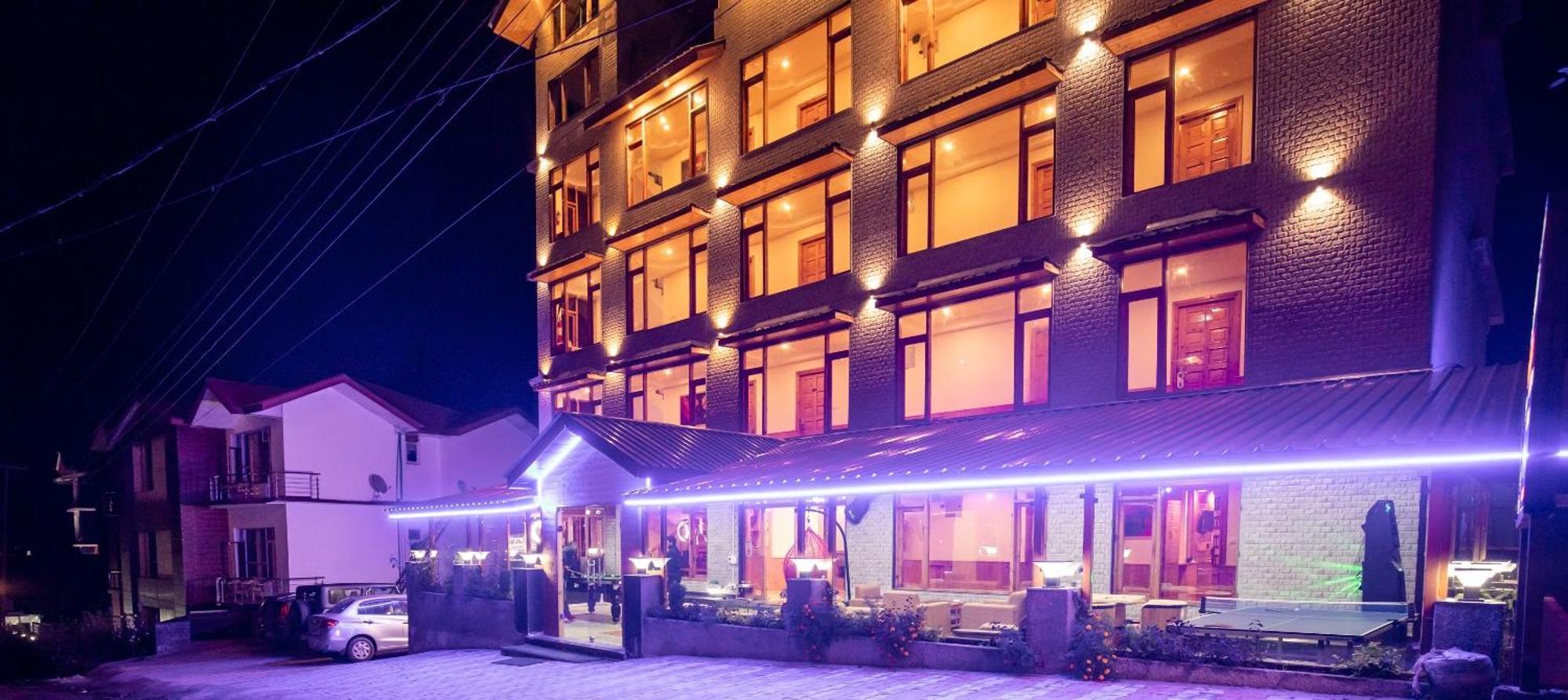 Hotel Smugglers Mountain View - Heated & Air Cooled #free Pick From Volvo Bus Stand Manali (Himachal Pradesh)