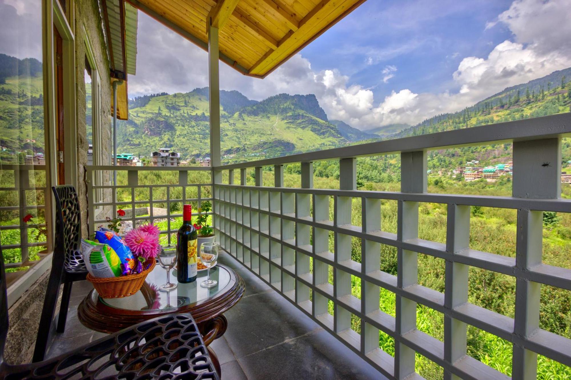 Hotel La Aero In Snow Mountains Manali (Himachal Pradesh)
