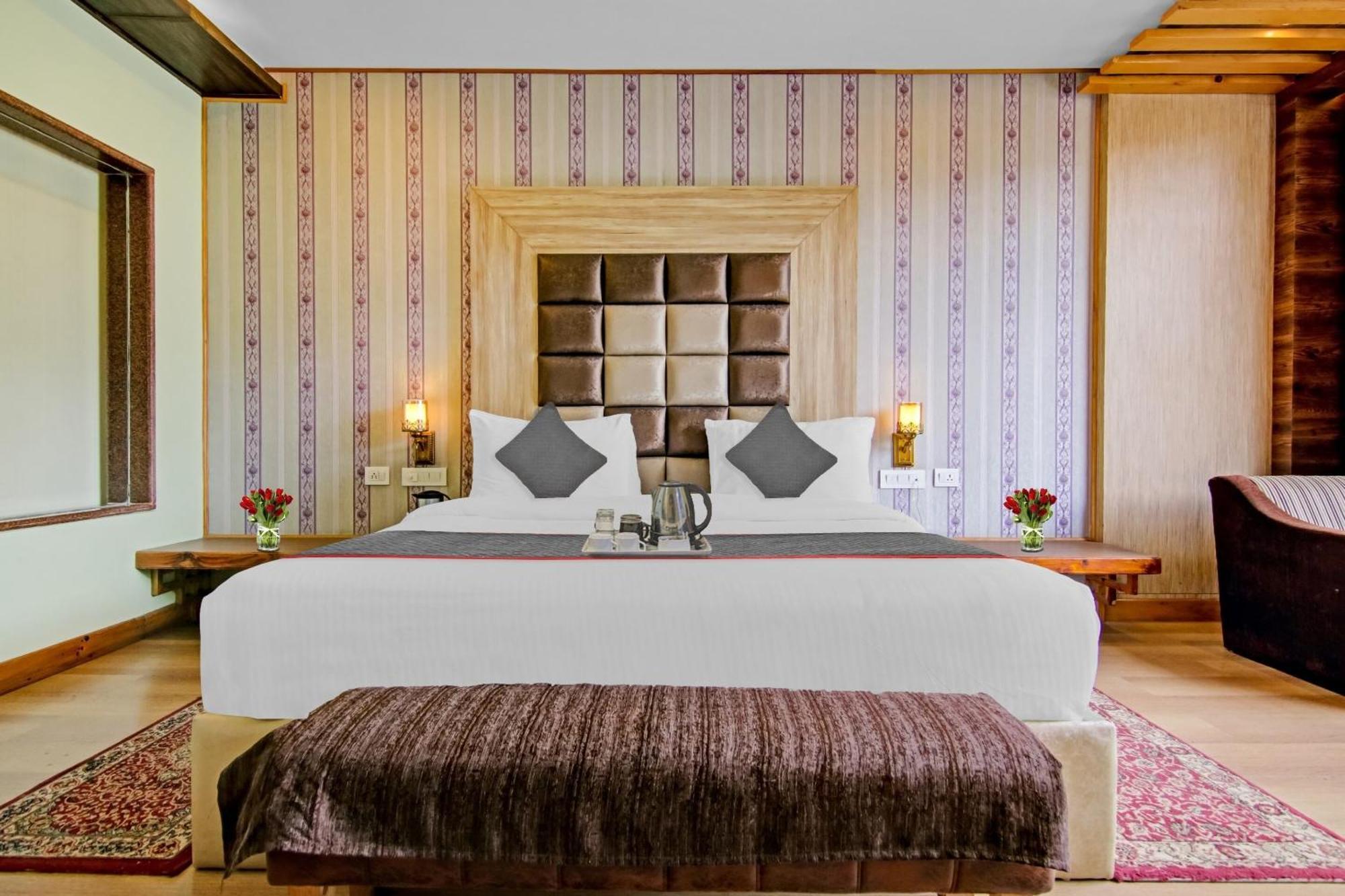 Hotel Townhouse Oak Rohtang Heights