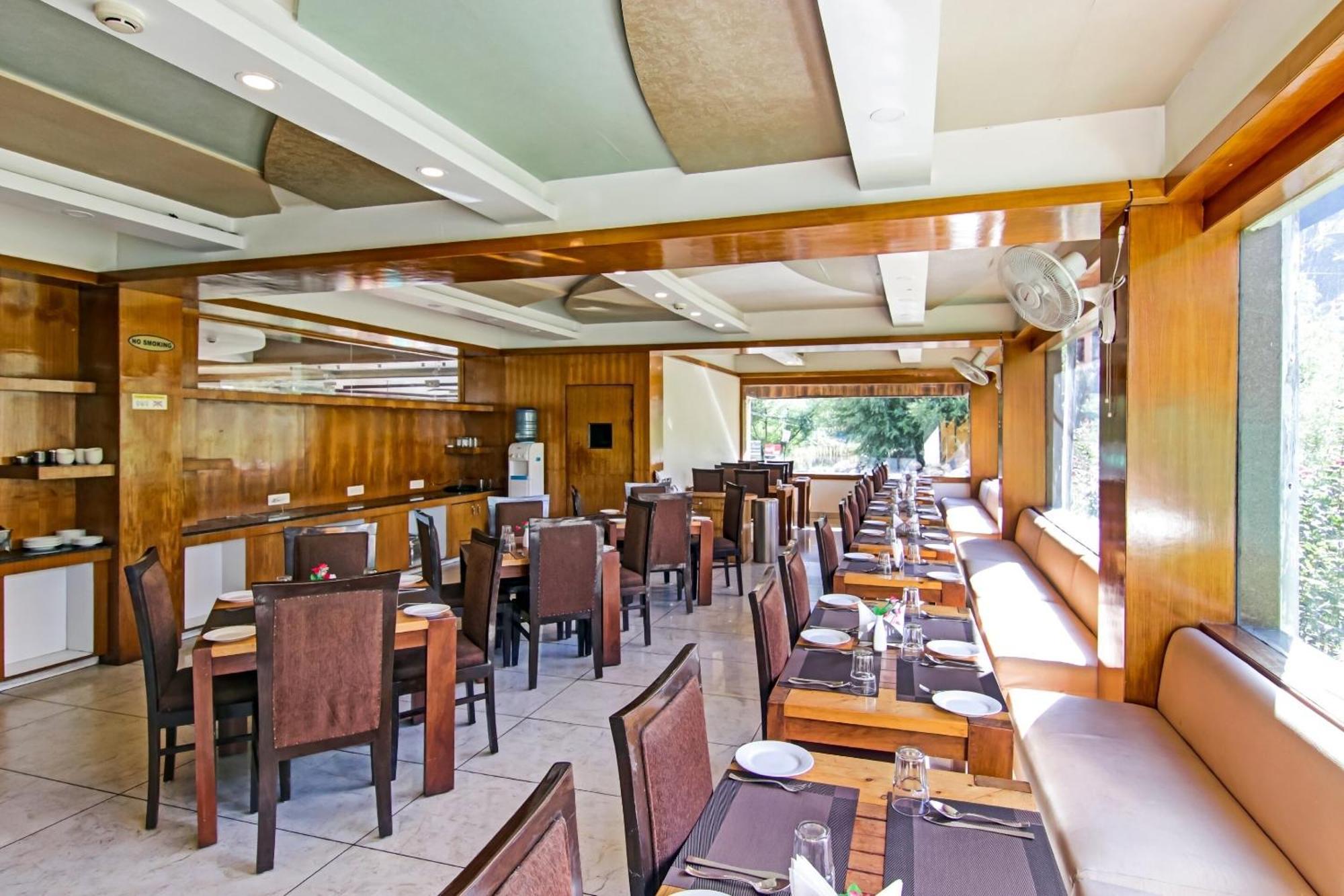 Hotel Townhouse Oak Rohtang Heights 4*