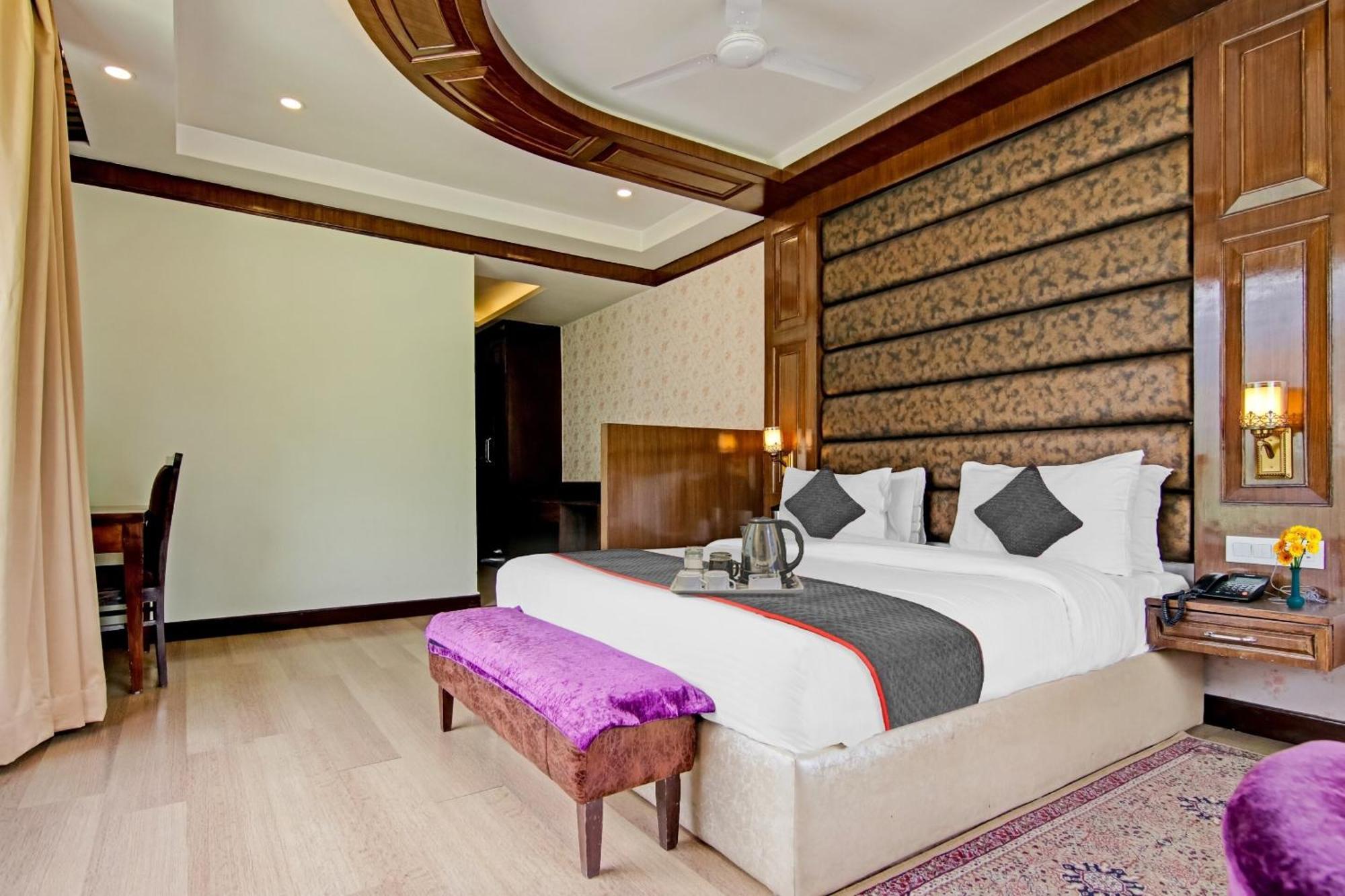 Hotel Townhouse Oak Rohtang Heights