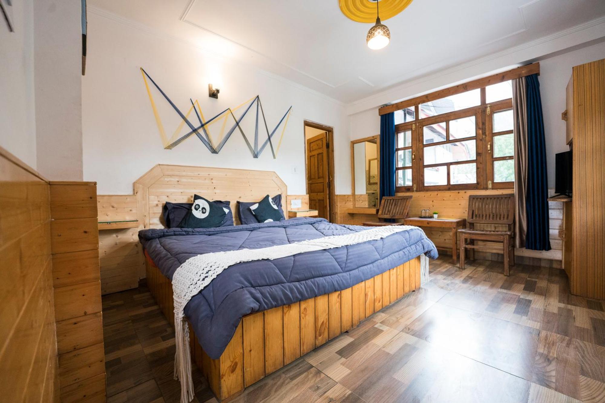 Sleepy Panda Hostel *