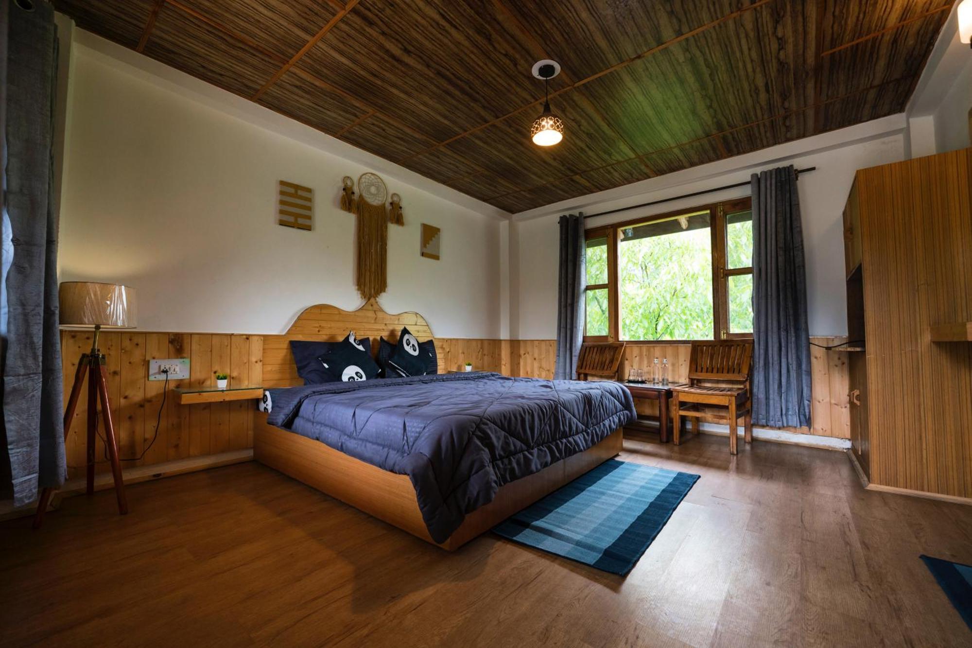 Sleepy Panda Hostel *