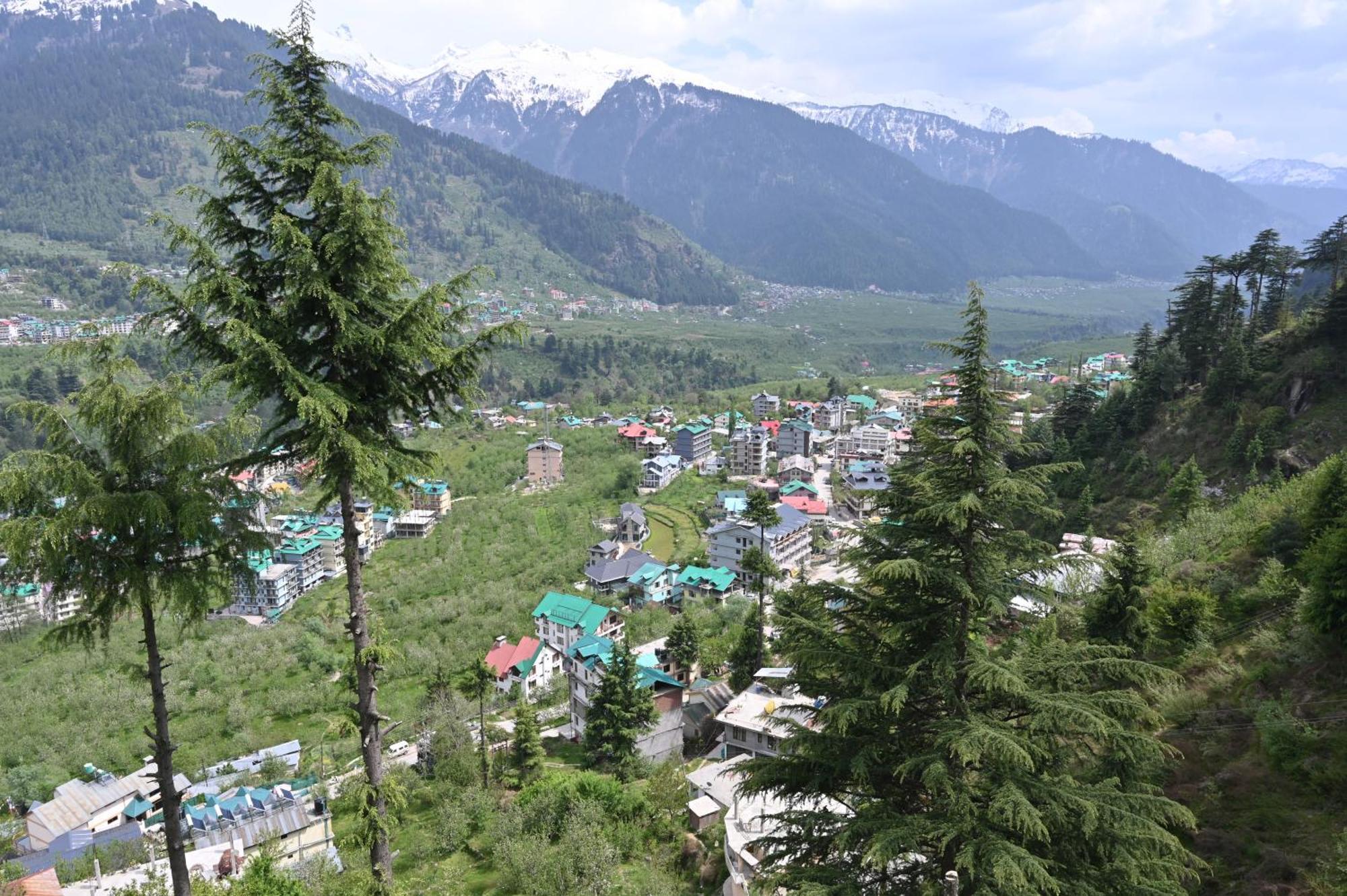 Seven Hills Hotel Manali (Himachal Pradesh)