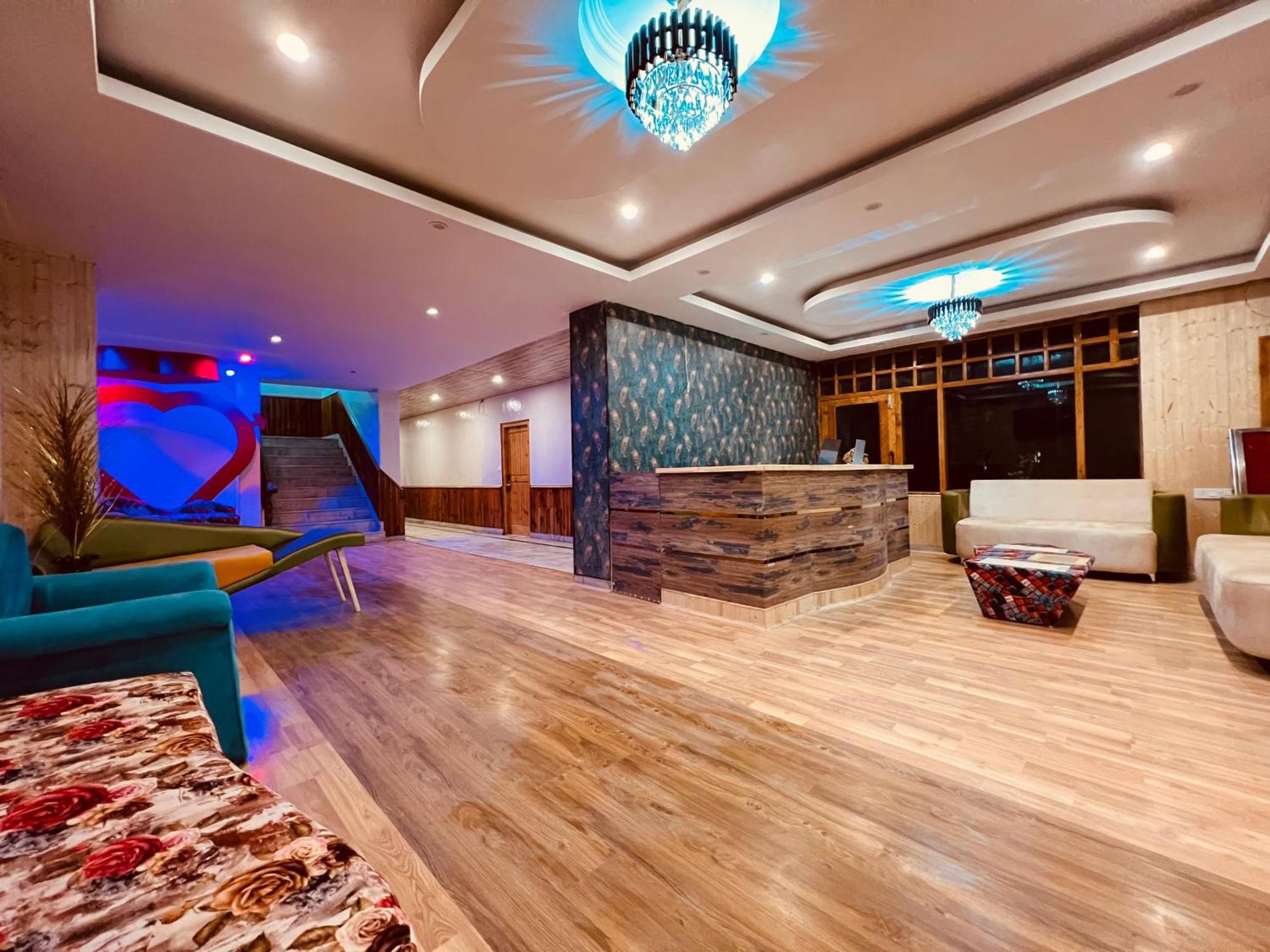 Hill River - Heated & Air Cooled, Near Mall Road - Parking, Lawn, Playing Zone & Much - Couple Friendly Resort Manali (Himachal Pradesh)