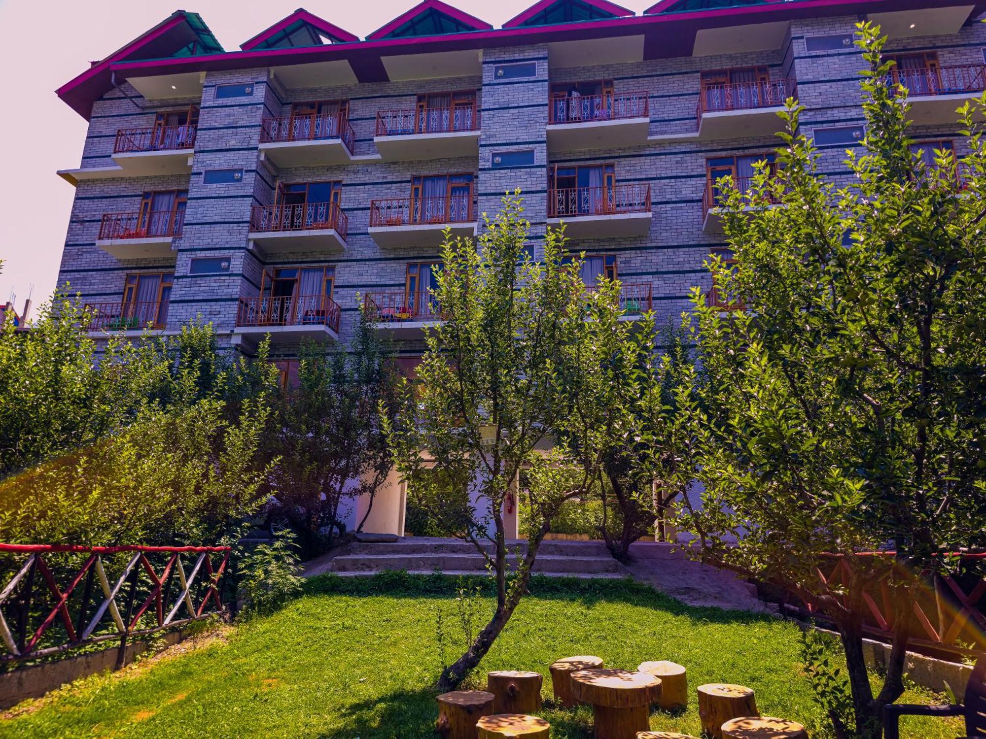 Hotel Marina Heights 3*