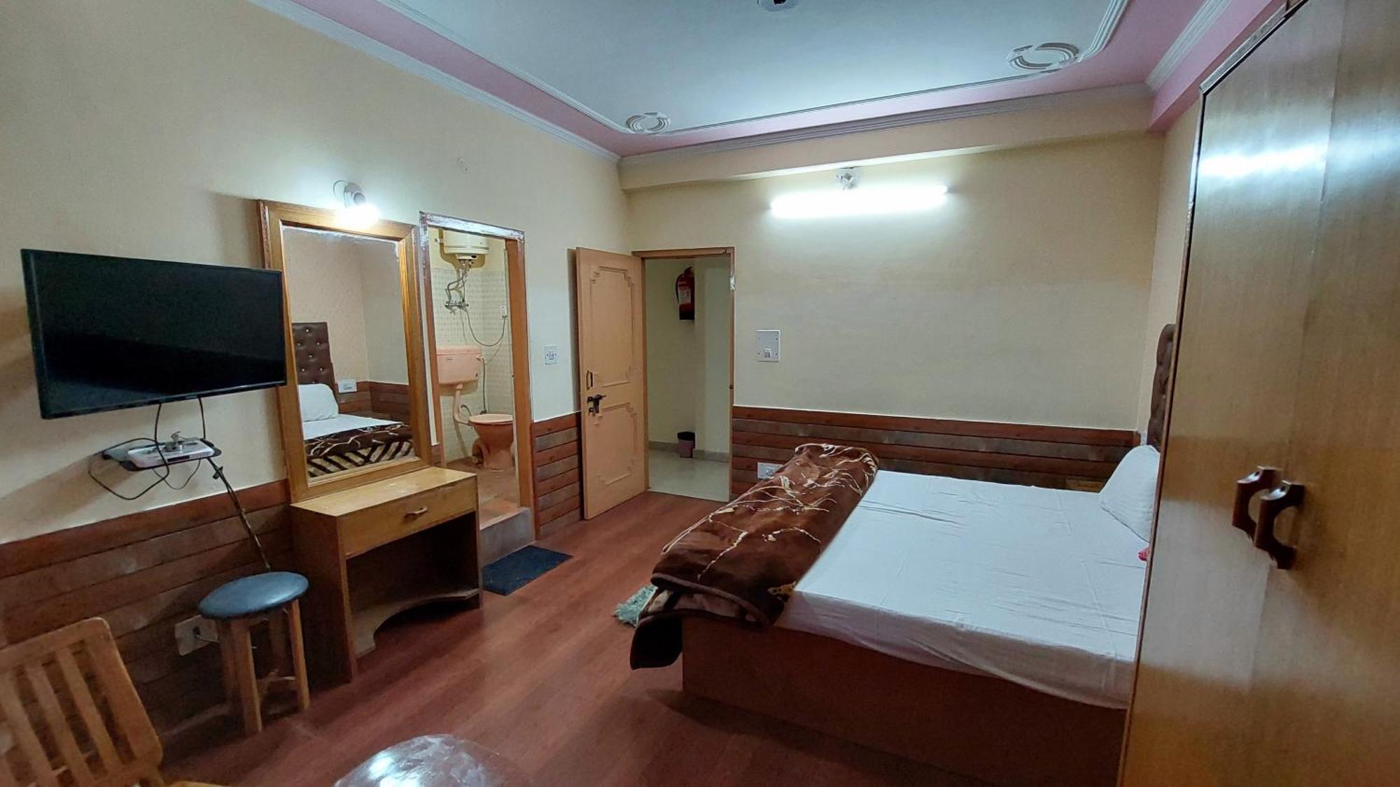 Jubilant Hotel 3*