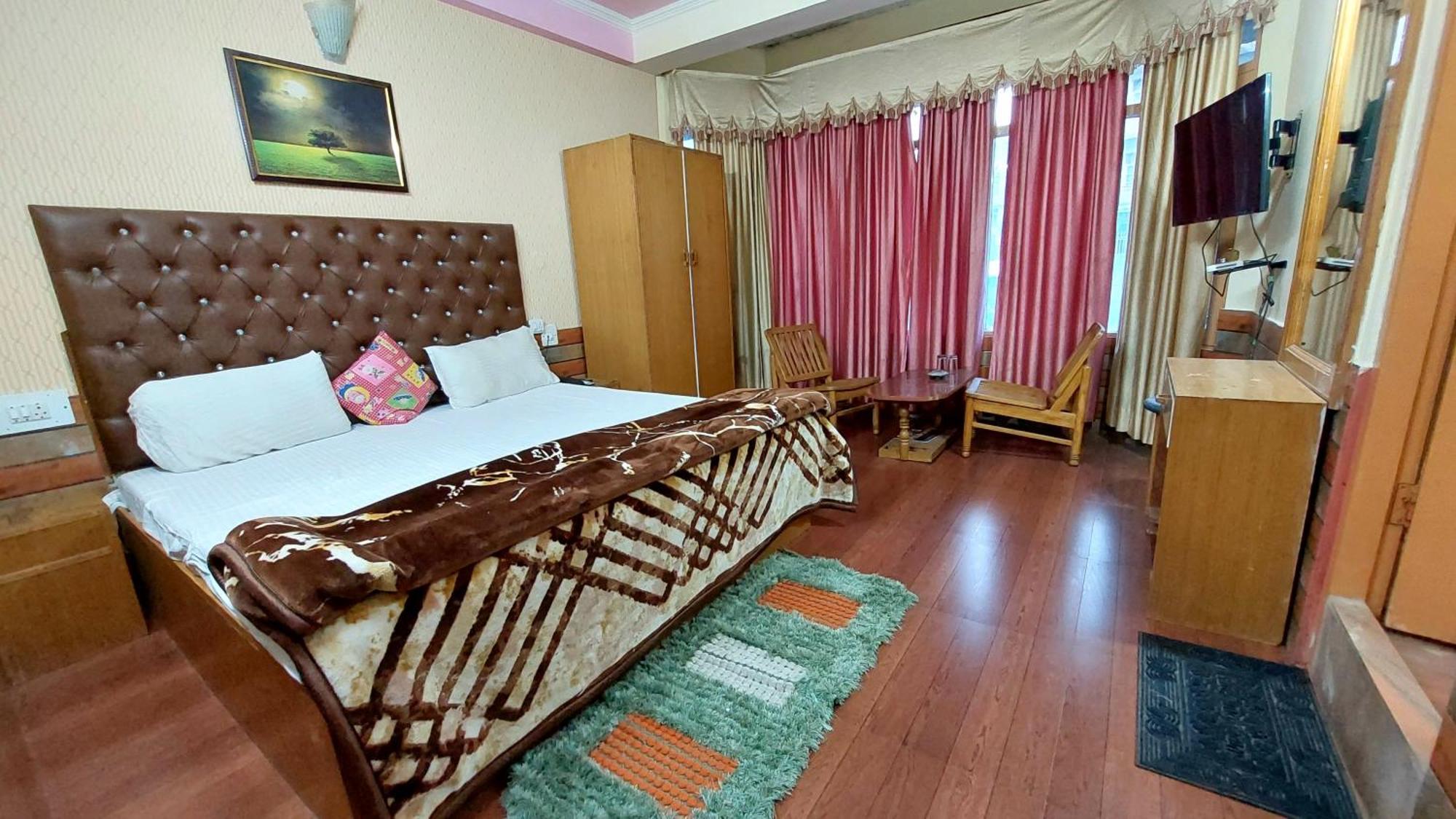 Hotel Jubilant 3*