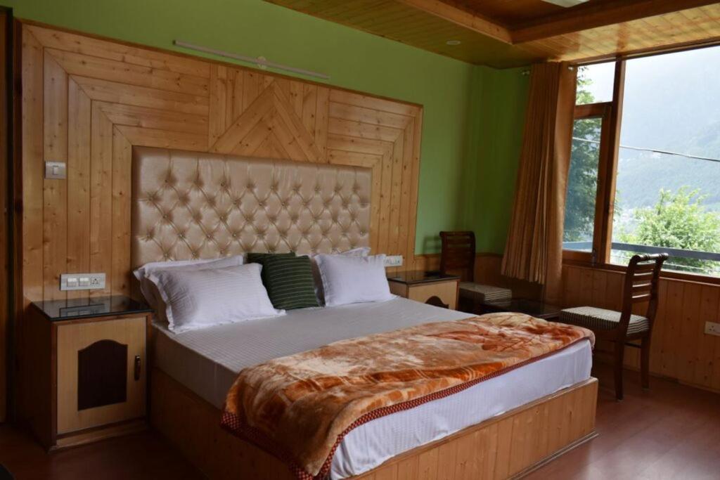 Lotus Hotel Manali (Himachal Pradesh)