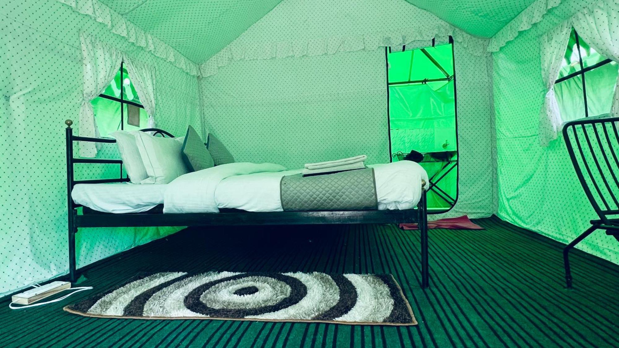 Hotel Himalayan Riverside Swiss Tents, Manali (Himachal Pradesh)