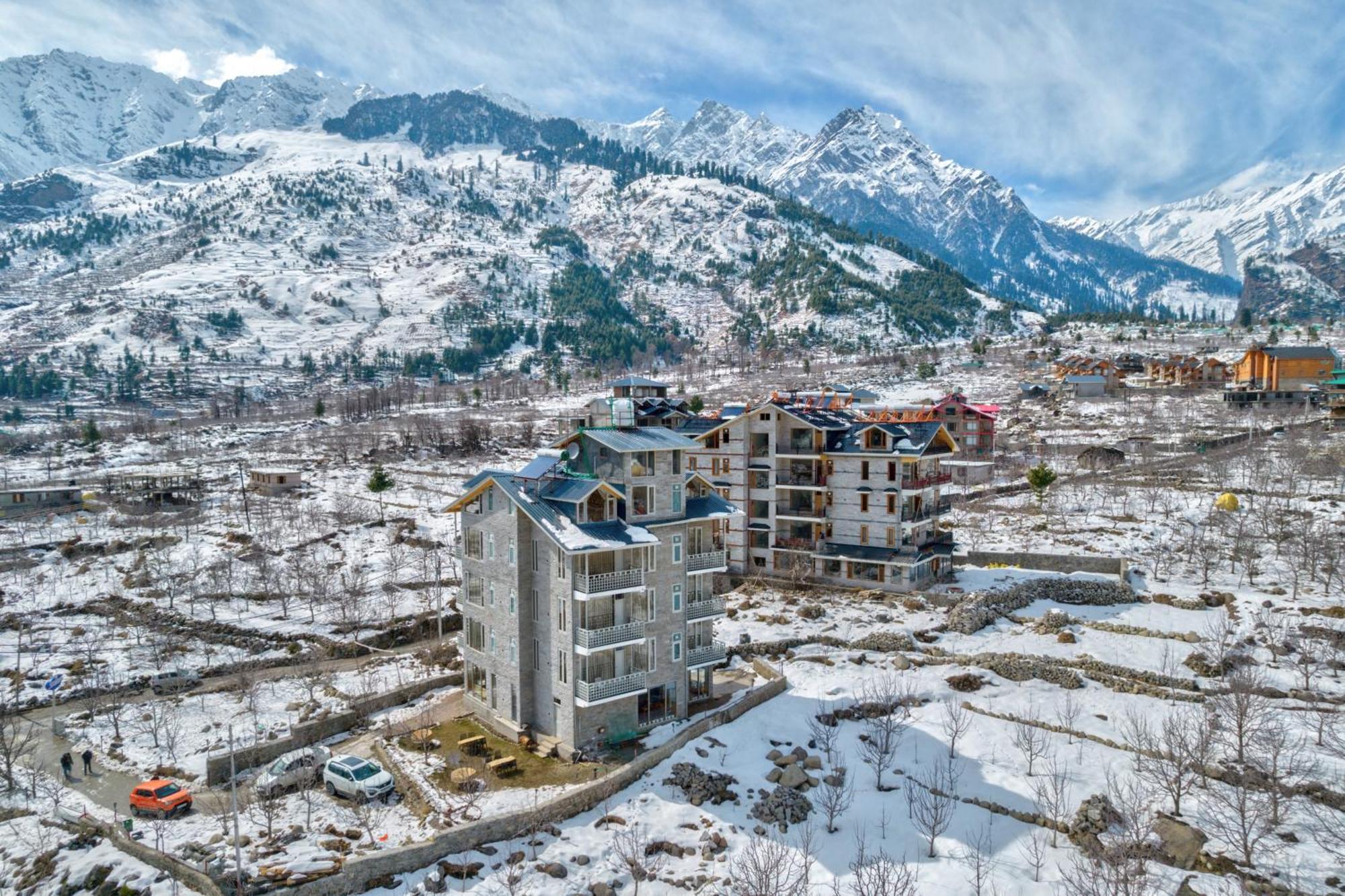 Hotel La Aero In Snow Mountains Manali (Himachal Pradesh)