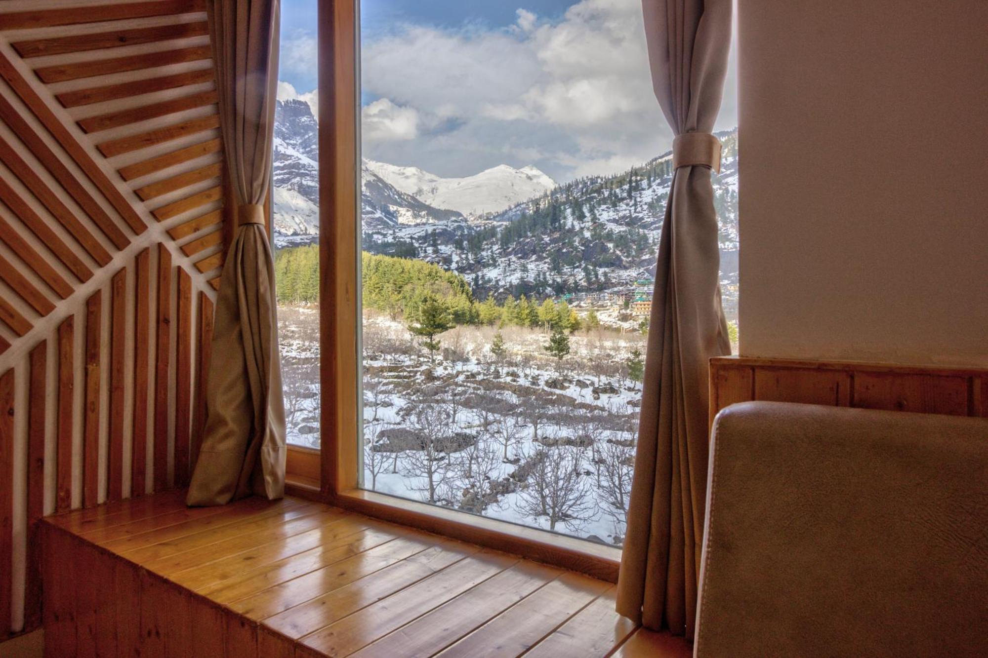 Hotel La Aero In Snow Mountains