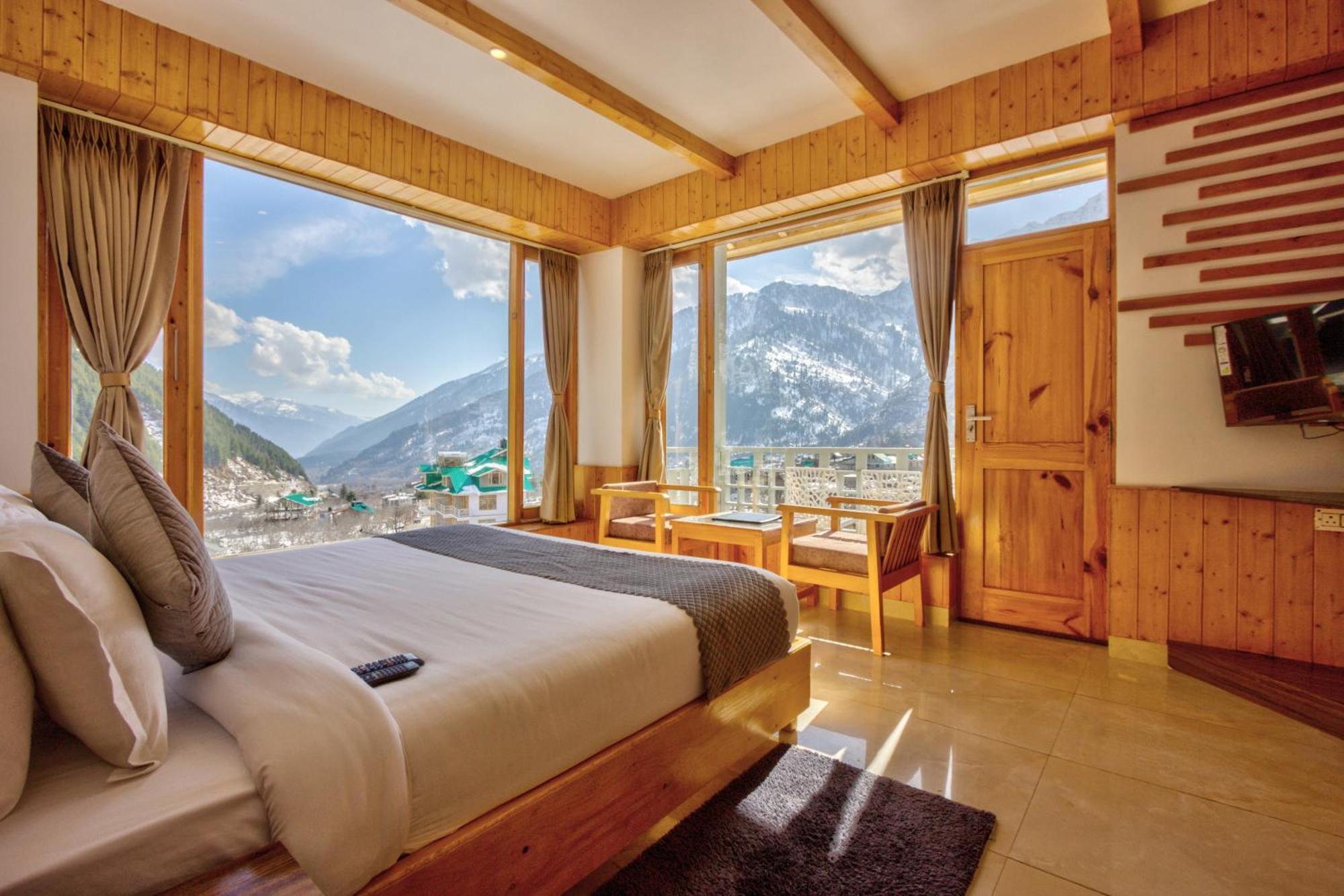 La Aero In Snow Mountains Manali (Himachal Pradesh)