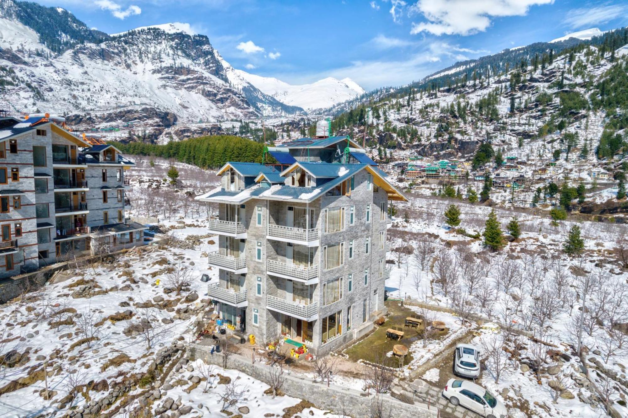 La Aero In Snow Mountains Manali (Himachal Pradesh)