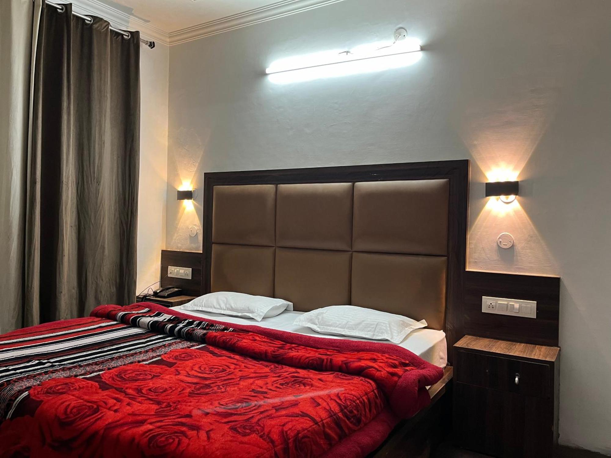 Premier Mall Road Manali (Himachal Pradesh)