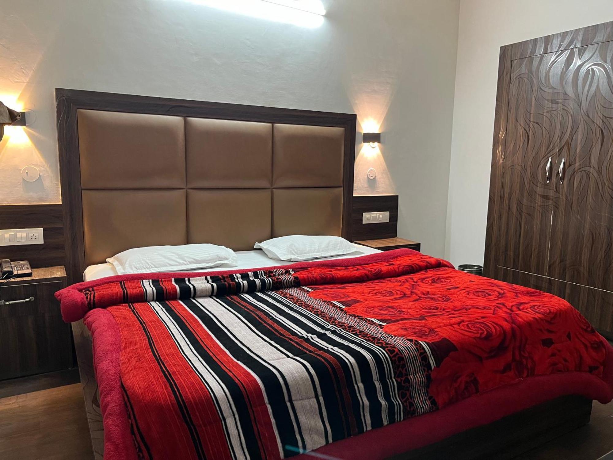 Premier Mall Road Guest house