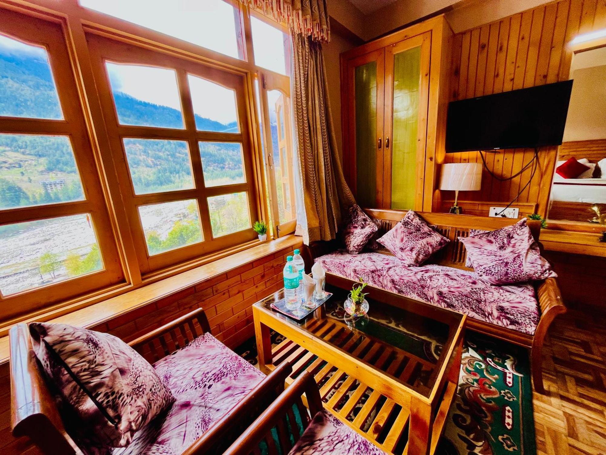 Hollywood - A True Riverview Hotel 4*