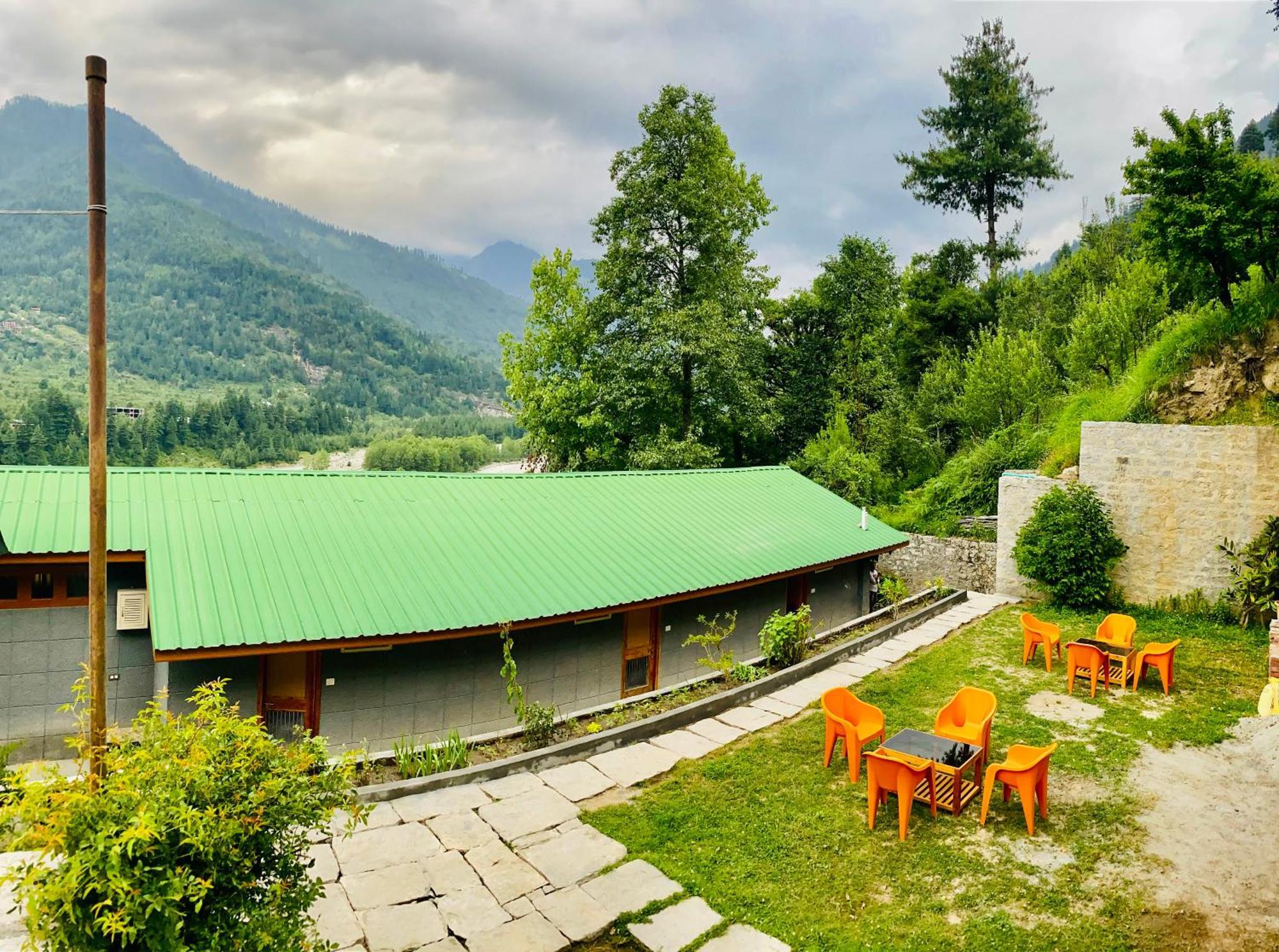 Hotel Hollywood - A True Riverview Manali (Himachal Pradesh)
