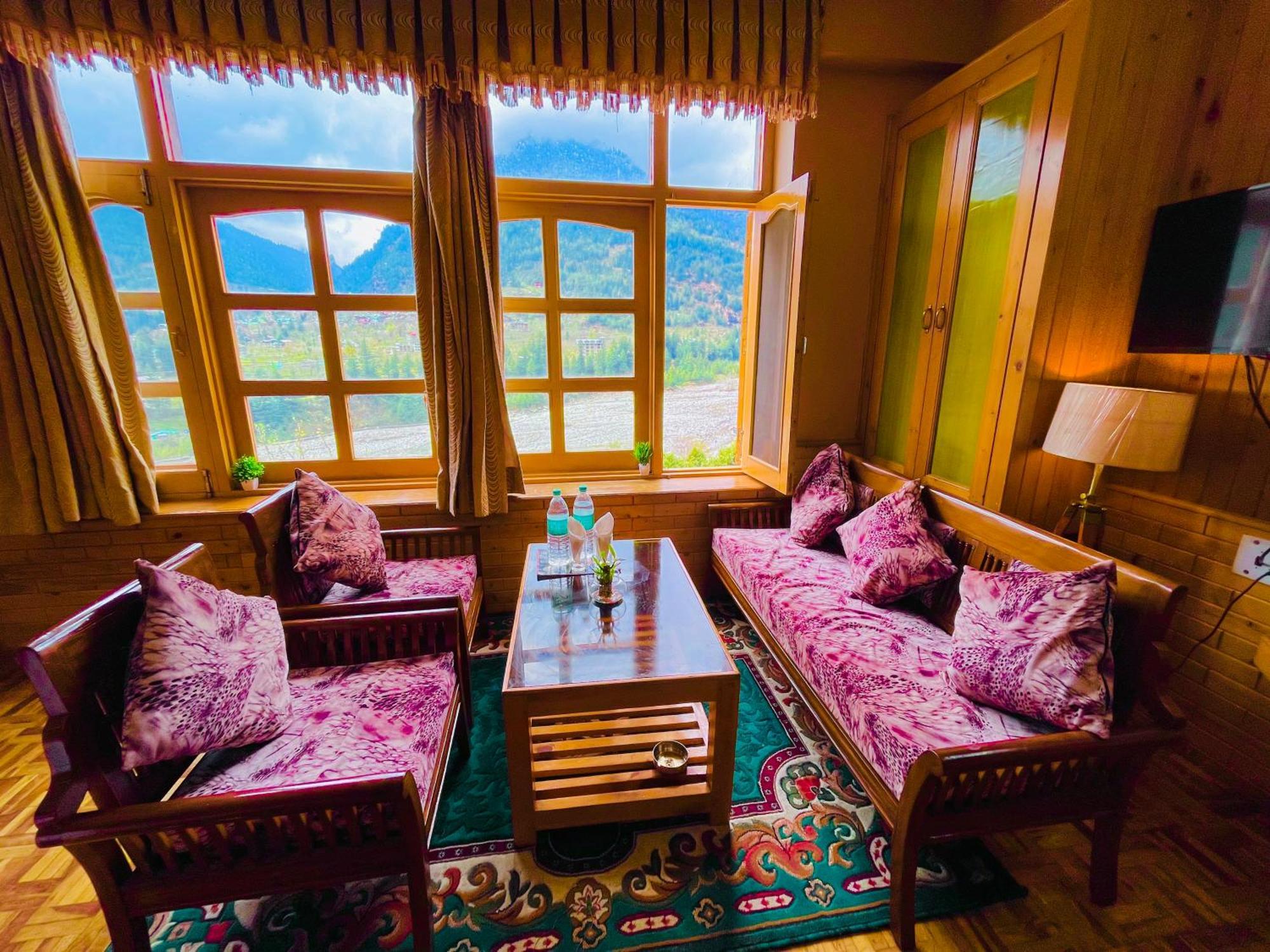 Hollywood - A True Riverview 4* Manali (Himachal Pradesh)