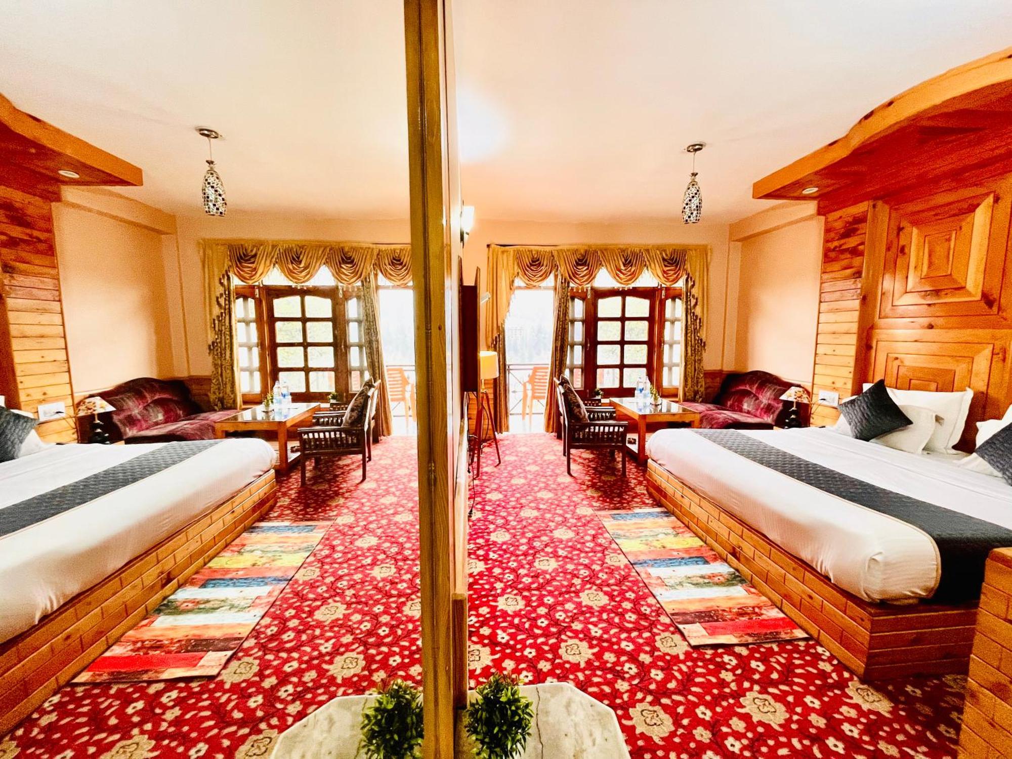 Hollywood - A True Riverview Hotel