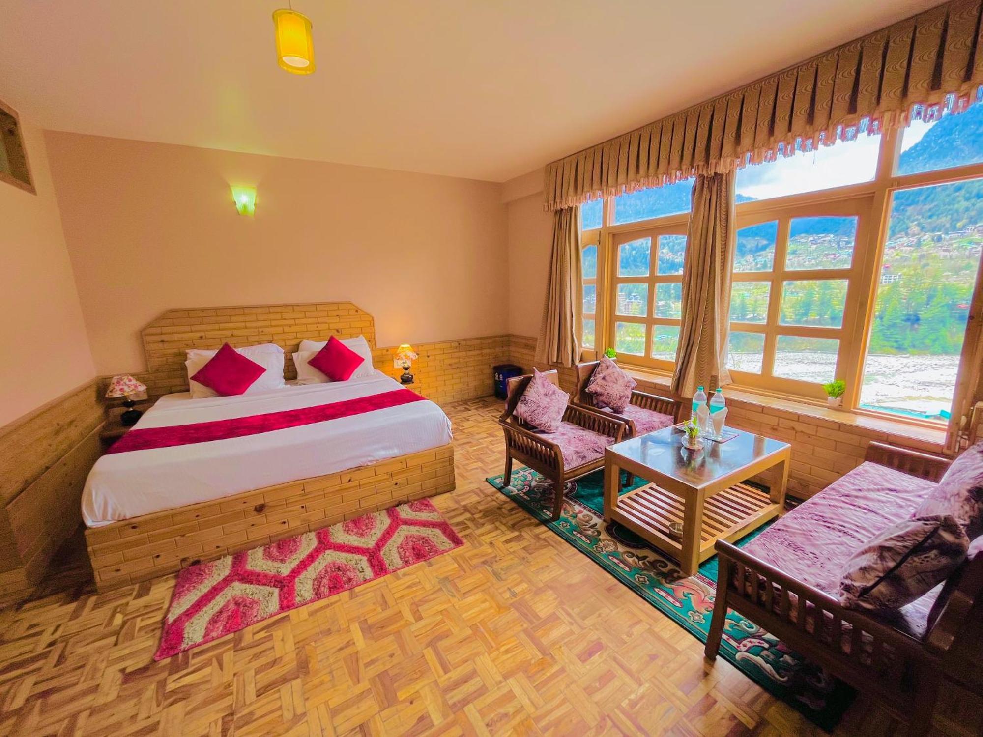 Hotel Hollywood - A True Riverview Manali (Himachal Pradesh)