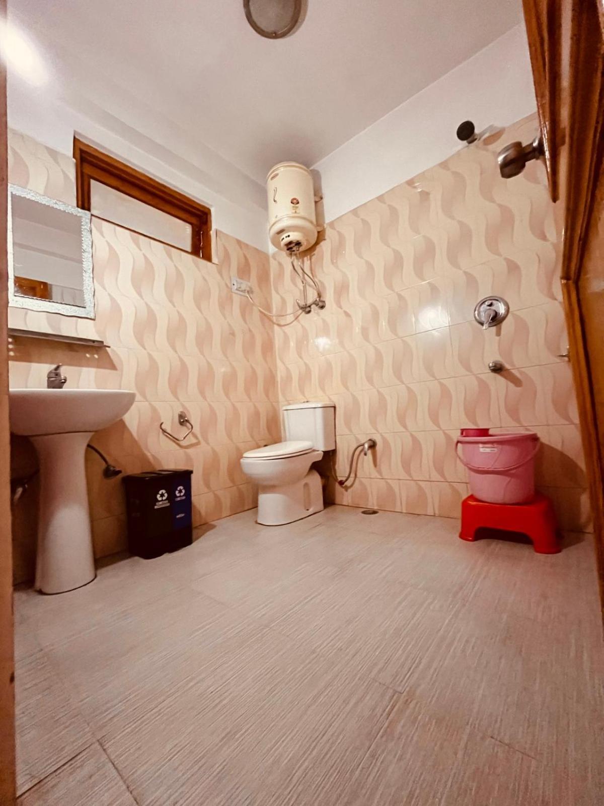 River View - Affordable Luxury Near Mall Road 4*