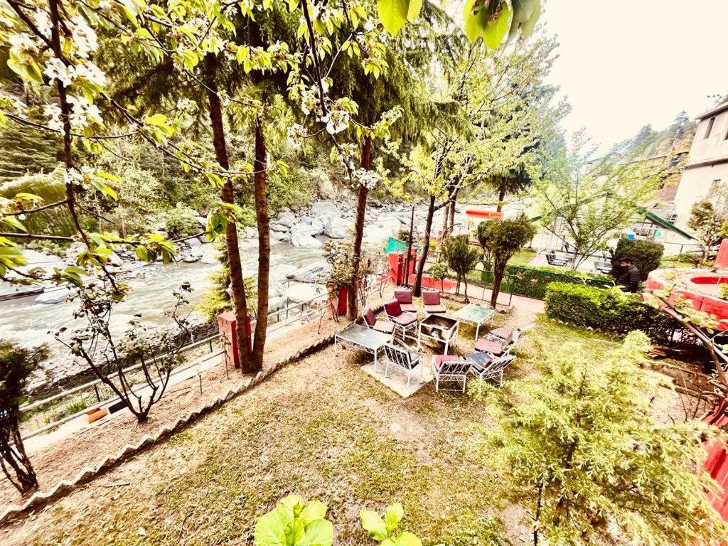 Hotel River View - Affordable Luxury Near Mall Road 4*