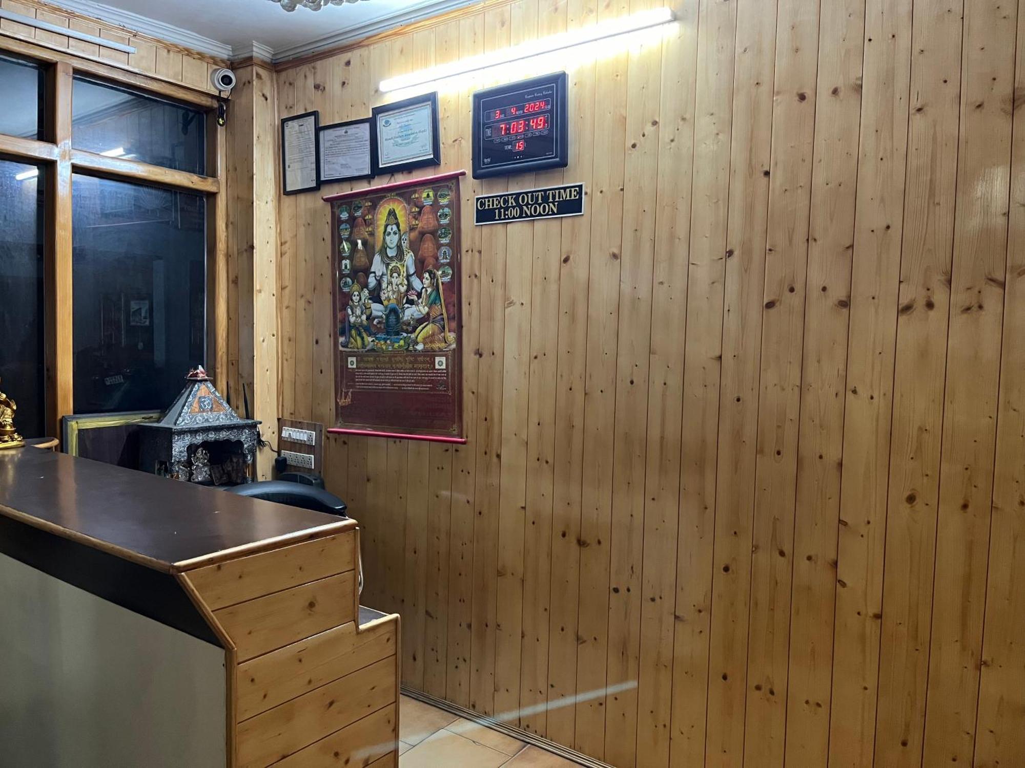 Premier Mall Road Guest house Manali (Himachal Pradesh)
