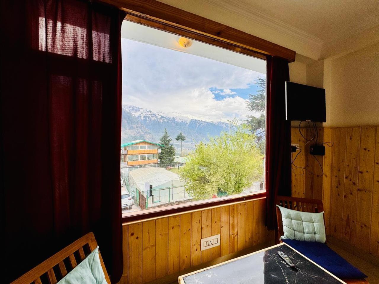 Suraj - Rooftop Cafe With Hampta View Near Hadimba Temple * Manali (Himachal Pradesh)