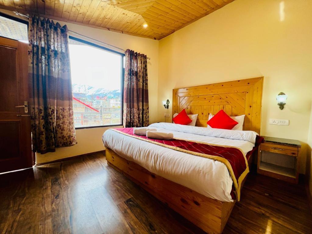 The Royal View 3*