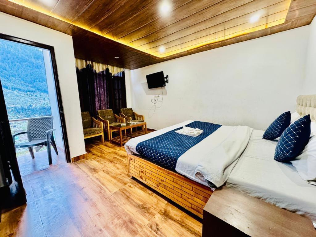 The Royal View 3*