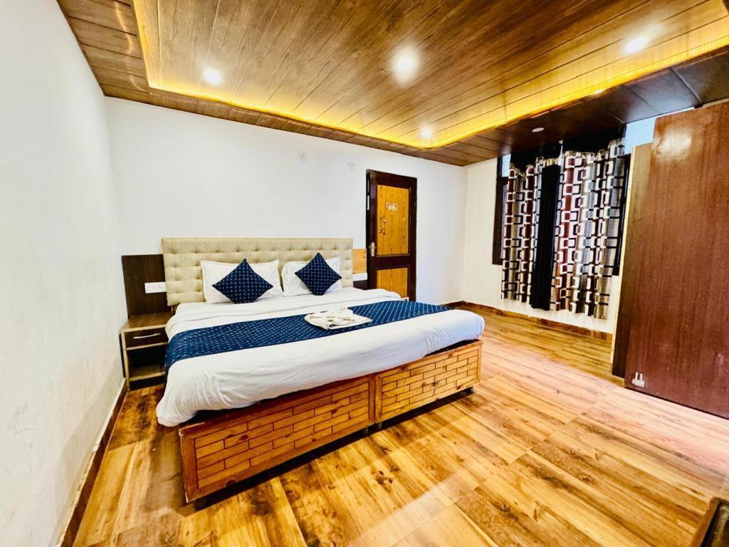 Hotel The Royal Majestic Mountain View Manali (Himachal Pradesh)