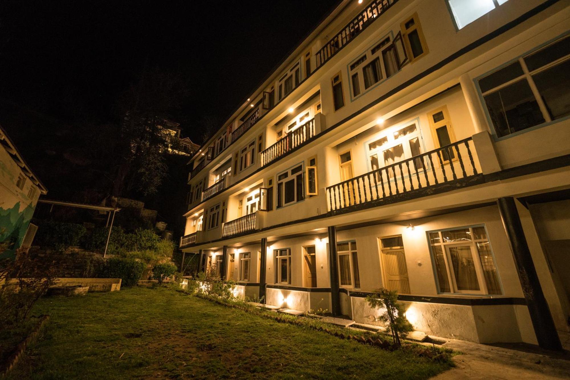 Resort The Village Manali- Cafe, Bar & Bistro Manali (Himachal Pradesh)