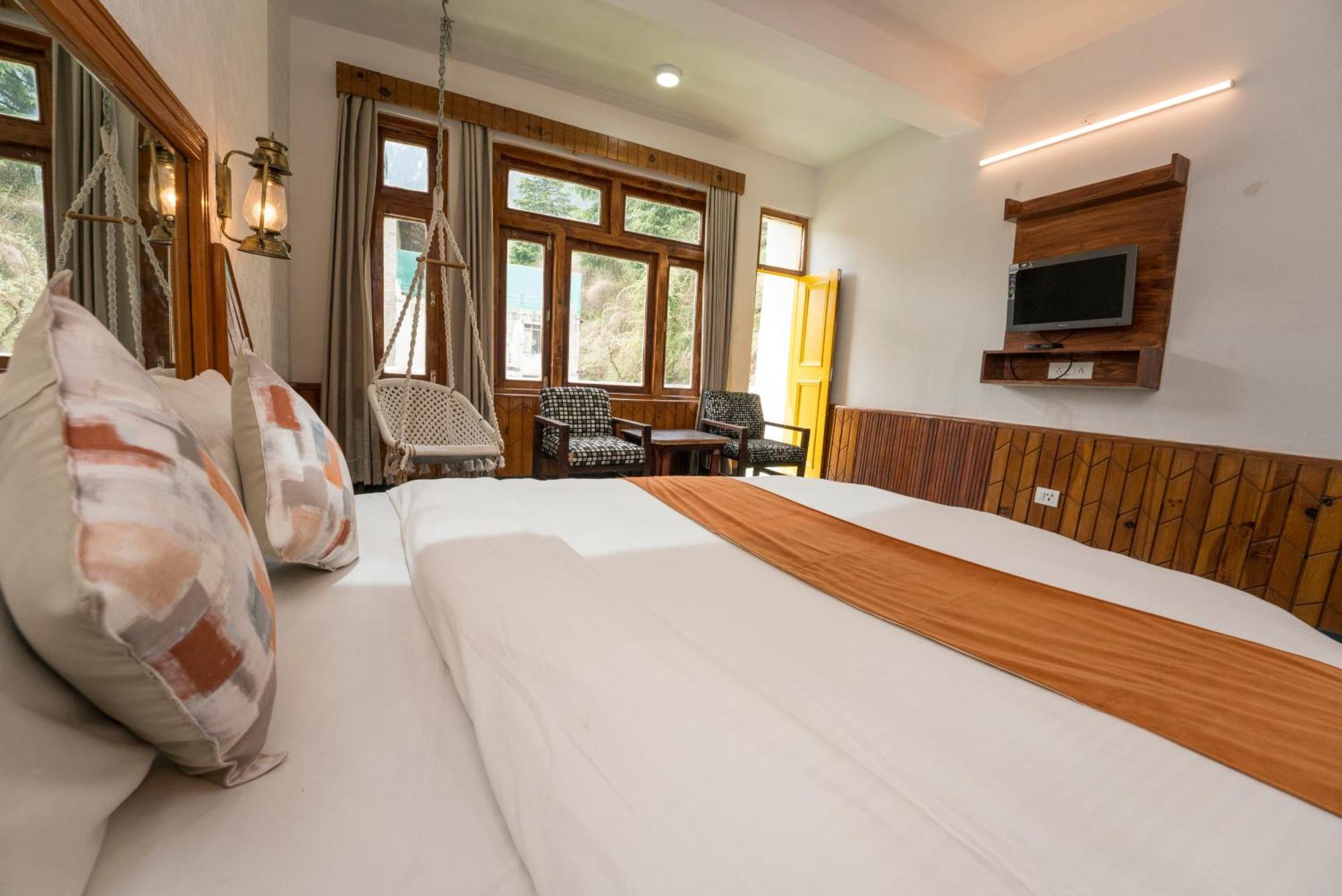 Resort The Village Manali- Cafe, Bar & Bistro Manali (Himachal Pradesh)