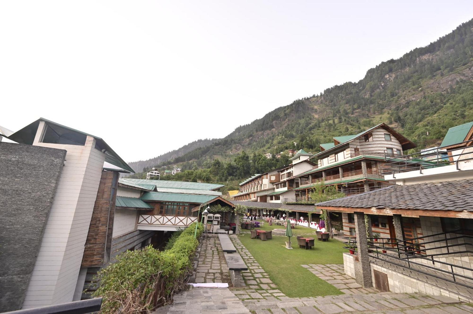Manuallaya The & Resort