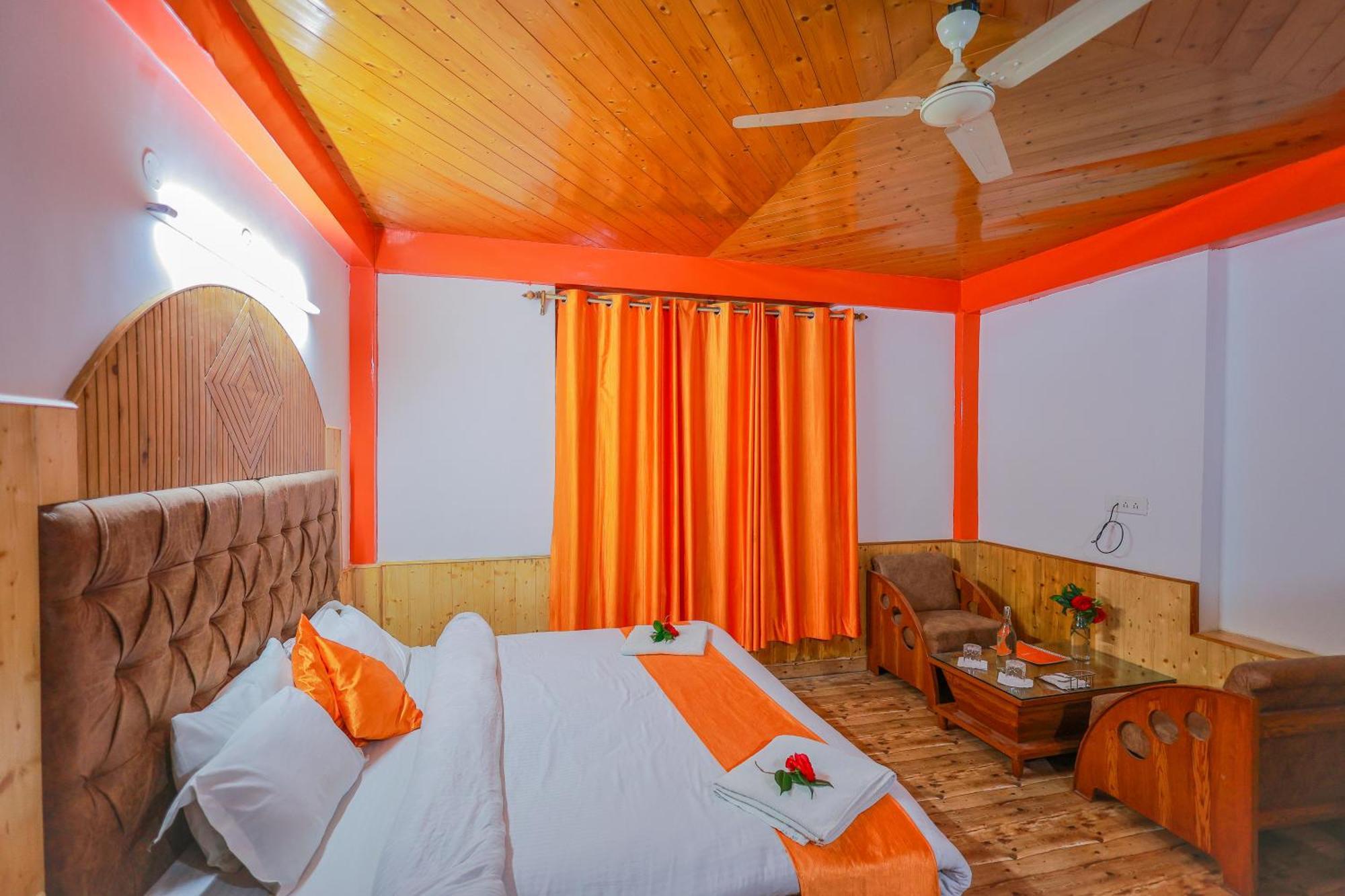 Hotel Snow River,