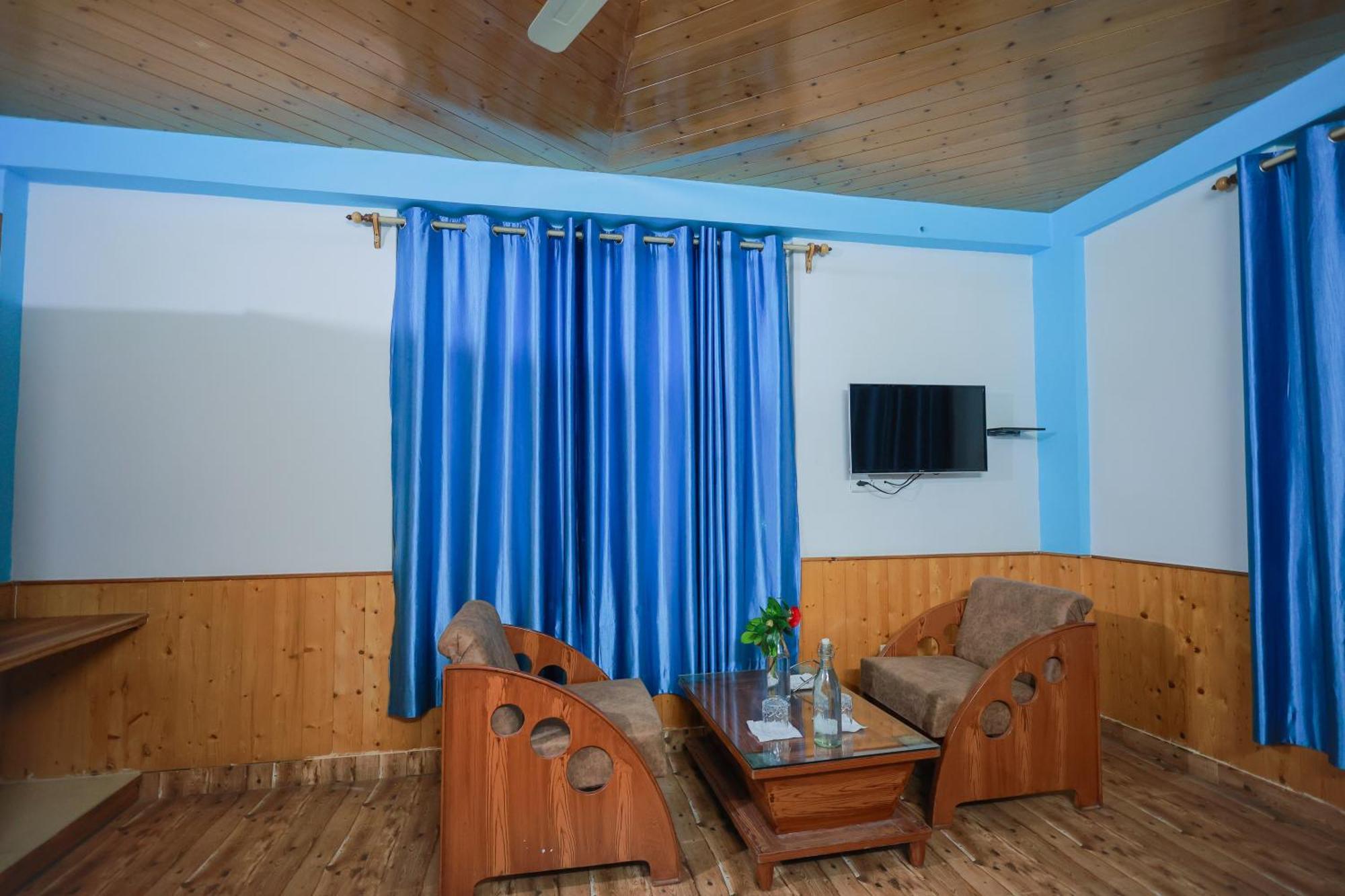 Snow River, Hotel 3*