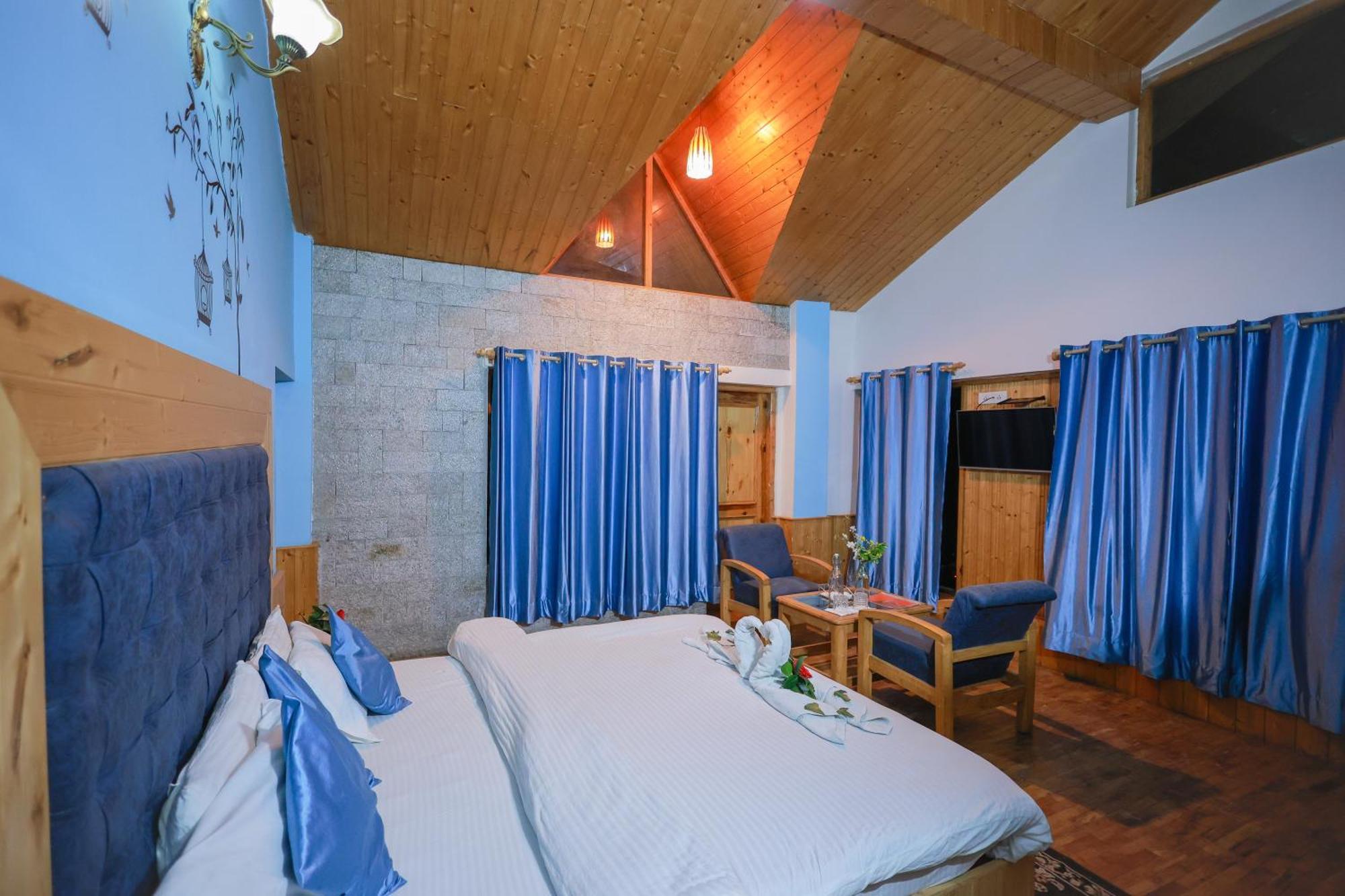 Hotel Snow River,