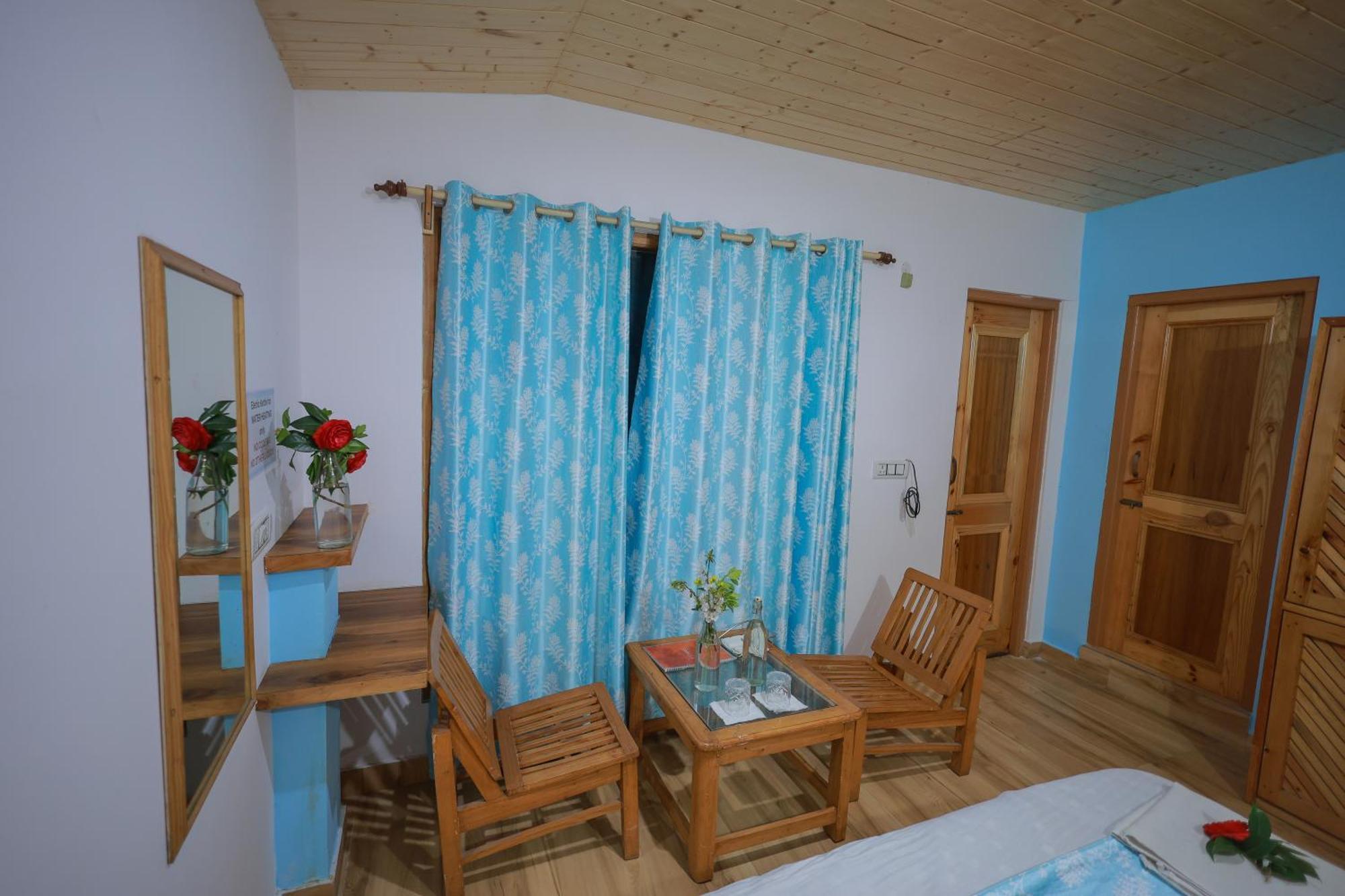 Hotel Snow River,