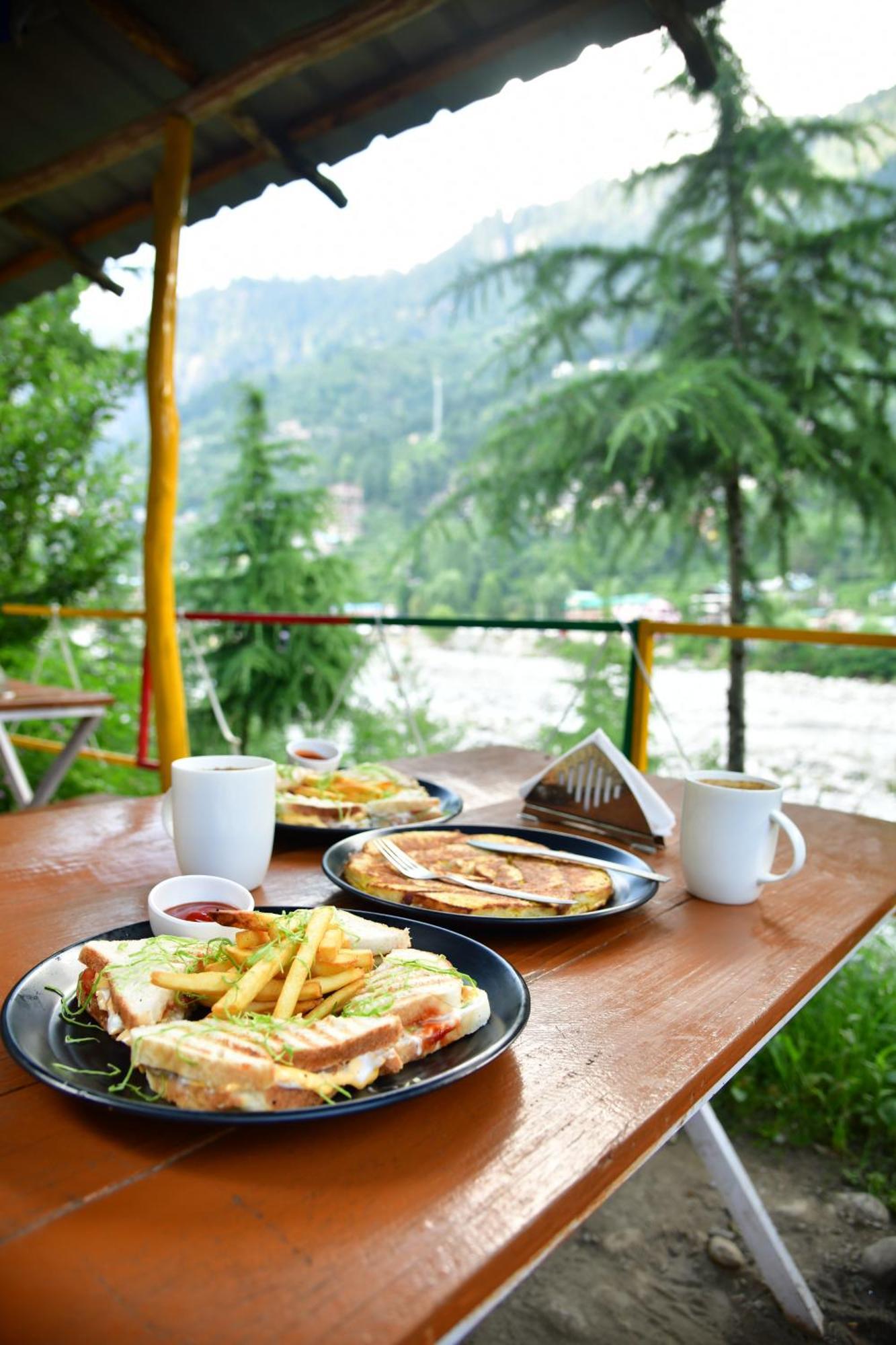 Homestay Himtrek River Side Camps And *