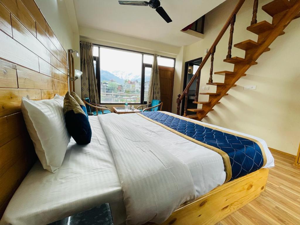 Royal Hills Hotel 3*