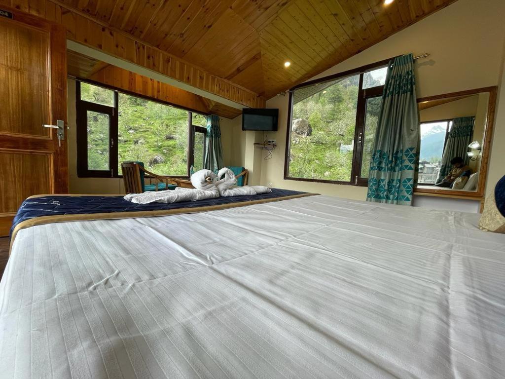 Royal Hills Hotel Manali (Himachal Pradesh)